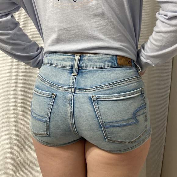 Women’s American Eagle light wash hi-rise shortie jean shorts. Size 4. - Picture 10 of 16